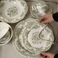 Assiettes en céramique vintage à bord festonné, vert sauge, motif floral rose, personnalisables, vaisselle en porcelaine pour mariage et fête de jardin, directement de l'usine