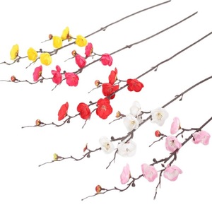 Mini branche de fleur de prunier artificielle blanche pour la décoration intérieure, en polyester, arrangement de bureau - Product Image 4