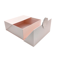 Boîte cadeau pliable en carton rigide noir mat de luxe avec logo personnalisé, fermeture magnétique, vide