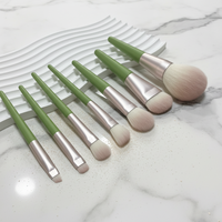 Ensemble de 7 pinceaux de maquillage vegan pour le visage OEM Yoly avec poils synthétiques et manche injecté - Faible MOQ, échantillon gratuit inclus