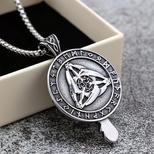 Colgante Unisex de Acero Inoxidable Vintage, Collar Vikingo con Diseño de Cuervo de Doble Cara, Amuleto con Diseño Geométrico Asimétrico, Joyería de Regalo - Product Image 3