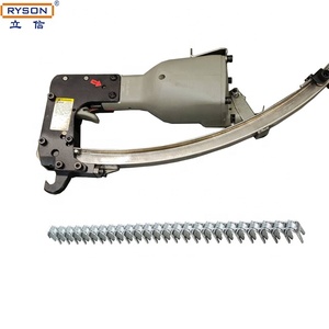 La machine à pinces de fil de rasoir à haute efficacité M87 Foshan a fabriqué des agrafes industrielles pour l'installation de clôtures en fil de rasoir - Product Image 1