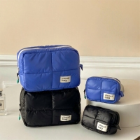 Mini sac de pochette de maquillage personnalisé mignon pour femmes petit nuage sac de rangement de cosmétiques haut de gamme gonflé matelassé moelleux