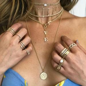 Promozione 2023 Regalo di <span class=keywords><strong>San</strong></span> <span class=keywords><strong>Valentino</strong></span> Gioielli alla Moda <span class=keywords><strong>Collana</strong></span> Multistrato da <span class=keywords><strong>Donna</strong></span> con Catena Cubana Larga e Lettera d'Amore Tempestata di Cristalli - Product Image 4