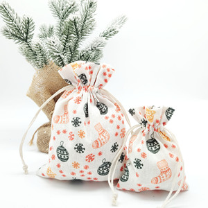 Sacs cadeaux personnalisables avec cordon de serrage imprimés d'éléments de Noël, emballages cadeaux pour fêtes de fin d'année, sacs de rangement pour bijoux et accessoires - Product Image 2
