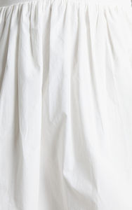 Basso MOQ abiti <span class=keywords><strong>bianchi</strong></span> personalizzati da <span class=keywords><strong>donna</strong></span> profondo scollo a V con bottone anteriore in Voile di cotone plissettato abito bianco semplice da <span class=keywords><strong>donna</strong></span> - Product Image 4