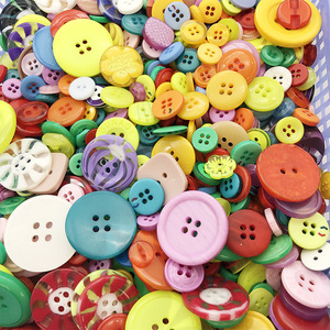 Bán Buôn 1 Kg Diy Mix Nhựa Nút Gỗ Hàng Thủ Công Trang Trí Nút May Với Màu Sắc Khác Nhau - Product Image 5