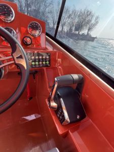 Yate Deportivo de Lujo, Yate de Vela de 27 pies, Motor Fuera de Borda de Aluminio de 150 HP, Control con Pantalla Táctil, Pesca, Crucero, Turismo, Ocio, Río - Product Image 6