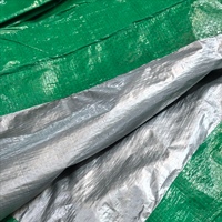 Bâche en PE sur mesure vert foncé, extérieur argenté, intérieur PE, imperméable, réfléchissante à la chaleur, avec œillets en aluminium