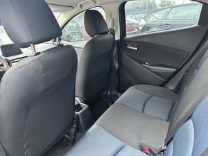 <span class=keywords><strong>Toyota</strong></span> <span class=keywords><strong>Yaris</strong></span> 4 portes d'<span class=keywords><strong>occasion</strong></span> |   Voiture compacte fiable, idéale pour les trajets en ville - Product Image 3