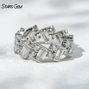 Anillo de Eternidad Unisex Clásico con Diamante Cultivado en Laboratorio, Corte Esmeralda Octogonal de 3*5mm, 4.5ct, Oro Blanco de 18K con Baño de Rodio, Joyería Exclusiva - Product Image 1