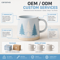 Collection Hiver Noël : Tasse en Céramique Gaufrée Arbre de Noël, Vente en Gros OEM ODM, Base Effet Bois, Compatible Micro-ondes, Cadeau de Fêtes, Tasse à Café