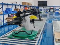 Ligne de production de drones semi-automatique personnalisée, ligne de montage de drones à double vitesse, capacité de la machinerie 500, marque Sanhok