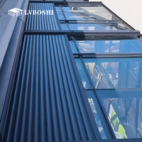 Système d'ombrage électrique pour véranda avec stores pliants en aluminium à isolation thermique