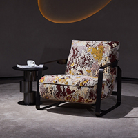 Fauteuil de salon en tissu imprimé de luxe italien, avec accoudoirs en métal, pour hôtel, hall d'entrée et projets d'aménagement intérieur commercial