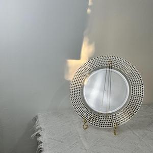 Assiettes <span class=keywords><strong>de</strong></span> table <span class=keywords><strong>de</strong></span> 13 pouces personnalisées en plastique doré étoiles mosaïque ronde transparente claire pour banquet <span class=keywords><strong>de</strong></span> fête pour réception <span class=keywords><strong>de</strong></span> mariage - Product Image 4