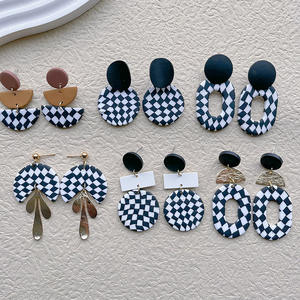 Pendientes colgantes de arcilla polimérica para mujer, aretes largos de arcilla polimérica hecha a mano, con colgante de oro blanco y negro, con forma de Luna redonda y arcilla polimérica - Product Image 5