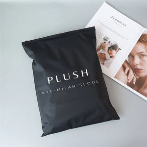 उच्च गुणवत्ता वाली फ्रॉस्टेड ब्लैक जिपर बैग वाटरप्रूफ प्लास्टिक ज़िपलॉक एंटी-स्टैटिक कपड़े पैकेजिंग बैग कस्टम प्रिंटिंग लोगो - Product Image 1