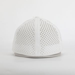 Gorra de Béisbol Personalizada OEM de 6 Paneles, Blanca, con Perforaciones Cortadas a Láser, Impermeable, con Logotipo de Goma, Cierre Trasero Ajustable, Estilo Dad Hat - Product Image 5