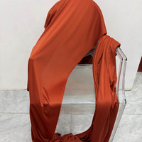 Rideau de fond de scène moderne en soie laiteuse vert, rouge et orange pour cérémonie et entrée de réception de mariage