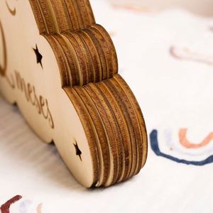 Juego de 8 Tarjetas de Madera para Bebés, con Forma de Nube, Accesorios para Fotografía de Recién Nacidos, Tarjetas de Meses, Pegatinas, Regalos - Product Image 2