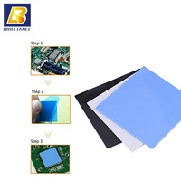 Feuille de silicone thermiquement conductrice flexible pour l'isolation thermique, à utiliser entre la carte de circuit imprimé et le radiateur