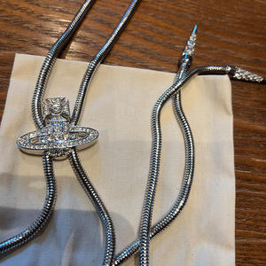 VVN Empress Vivienne Hochwertige, fein verarbeitete magnetische Saturn-Schleifenkette, lange kubanische Pulloverkette, 2-in-1-Choker - Product Image 3