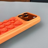 Comoda custodia per telefono in silicone a ventosa antigravità 3D a forma di cuore per iPhone 17 Air 16 Pro Max 15 14, cover posteriore in gomma