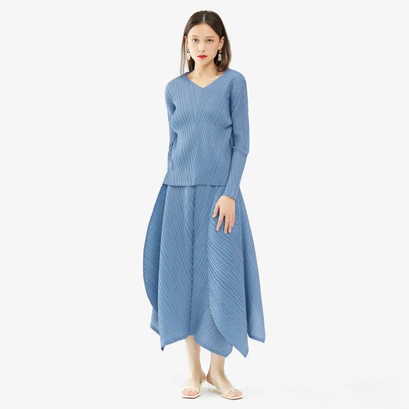 Miyake solid color basic two-piece suit New spring 2023 big hem skirt Long sleeve V-neck top Women's wear