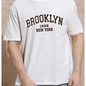 T-shirt d'été vintage respirant et anti-plis à col rond et manches courtes avec imprimé graphique et lettres surdimensionnées pour jeunes hommes - Product Image 2