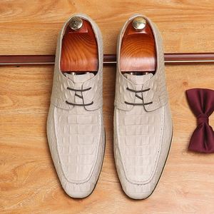 Zapatos Casuales Personalizados al por Mayor para Hombre, Zapatos Casuales de Terciopelo de Alta Calidad con Bordado de Araña para Caballeros, Ropa Formal - Product Image 1
