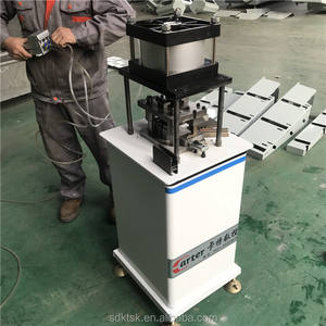 Machine à poinçonner pneumatique pour profilés en <span class=keywords><strong>aluminium</strong></span> pour fenêtres et portes - Product Image 2