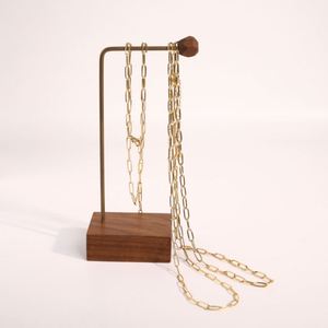 สร้อยคอโจ๊กเกอร์เรียบง่ายทอง 18K ขนาด 3 มม. พร้อมโซ่แบบคลิปหนีบกระดาษเรียบและโซ่ฐานแบบซ้อนได้ ทำจากสแตนเลสสตีลผ่านกระบวนการอบสุญญากาศ - Product Image 4