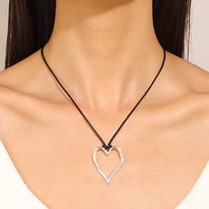 2024 nouveau collier de perles de perles exagéré grand coeur creux amour pendentif collier <span class=keywords><strong>gothique</strong></span> bijoux pour femmes filles - Product Image 5