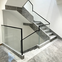 Système de balustrade moderne pour hôtel, en aluminium, avec profilé en U, sans cadre, en verre, avec main courante et éclairage LED intégré, pour balcon, terrasse et escalier