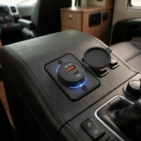 Chargeur USB 48W à port PD le plus vendu à l'international pour bus, camping-car, voiture avec support allume-cigare (YC-A79PD)