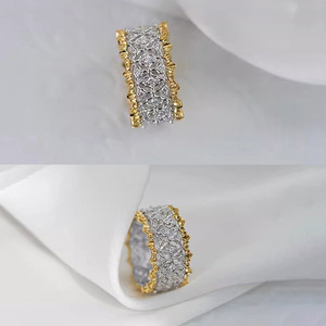 Anello Traforato Bicolore Elegante per Donne - Product Image 6