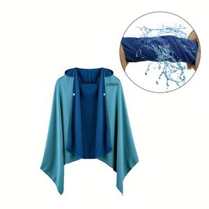 Sweat à capuche pour femme en microfibre rafraîchissante avec technologie d'évacuation de l'humidité et serviette intégrée - Product Image 2