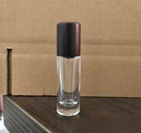Flacon de parfum cylindrique en verre transparent de 10 ml avec bouchon en bois de noyer foncé, logo YM estampé or, flacon de voyage vide personnalisé, boîte cadeau