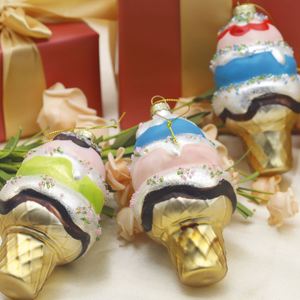 Nouvelles décorations de Noël en verre personnalisées en forme de crème glacée à suspendre - Product Image 5