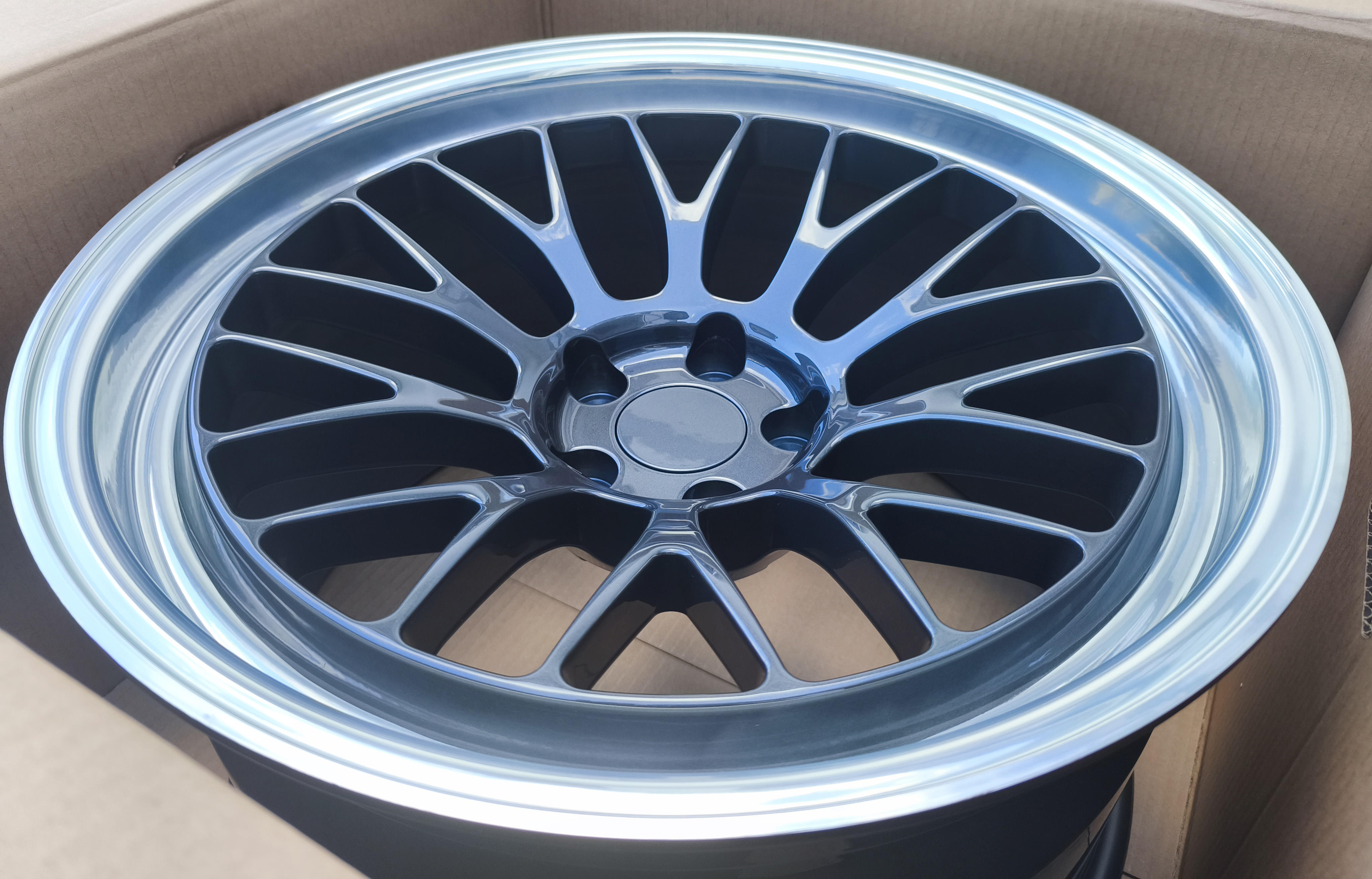 อัลตร้า ดีพ ลิป เกรย์