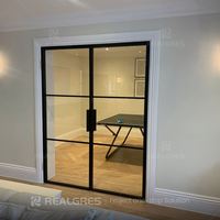 Porte battante en verre avec cadre en acier Realgres, bordure ultra-fine, verre trempé transparent, porte de suite d'hôtel