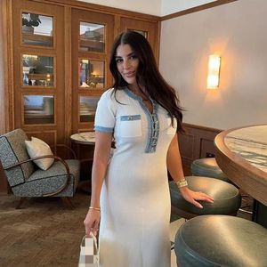 Vestido de mujer OEM francés de verano 2025, nuevo, a la moda, elegante, con temperamento, de manga corta, largo hasta el suelo, con empalmes tejidos. - Product Image 3