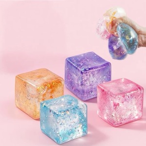Jouet en caoutchouc à presser Père Noël, renne tendance TikTok, anti-stress, jouet créatif bonhomme de neige SG - Product Image 5