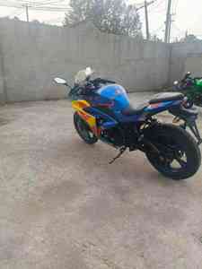 Motocyclette de sport Ninja de 250 cm3 à essence, d'occasion, course, bicylindre - Product Image 6