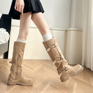 Botas Altas de Gamuza con Triple Hebilla y Cremallera Lateral, Tacón Bajo, Estilo Western - Product Image 1