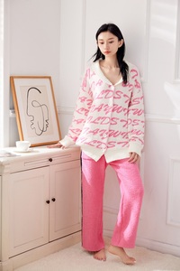 Ensemble de pyjama en molleton tricoté rose corail décontracté pour femmes, nouvelle arrivée 2026, personnalisé, doux, chaud, ample, <span class=keywords><strong>v</strong></span>êtements de détente pour l'hiver - Product Image 4