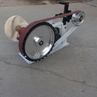 Machine de polissage industrielle à courroie en tissu pour le meulage de surfaces en arc, le débavurage et le brossage des pièces métalliques