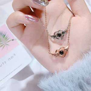 Elegante Collana con Ciondolo Proiezione '<span class=keywords><strong>Ti</strong></span> <span class=keywords><strong>Amo</strong></span>' in 100 Lingue, Collana con Ali d'<span class=keywords><strong>Angelo</strong></span> e Proiezione di Memoria d'Amore - Product Image 6