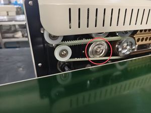 Yujun Factory Customized Processing Hot Selling High-quality Rubber Wheel with Lip for Sealing Machines FR-900 900M - Product Image 2